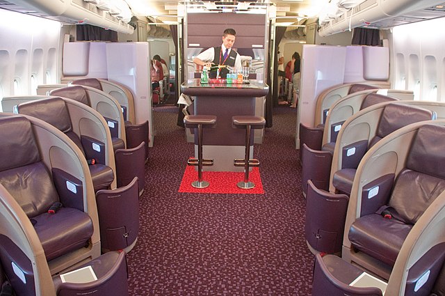 Virgin_Atlantic_Airways_Boeing_747-400_Upper_class_nose_cabin