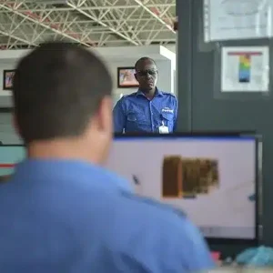 airport-security-screener